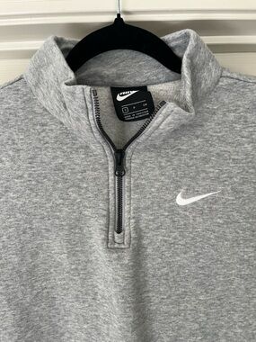 Nike men’s like new 1/2 zip
